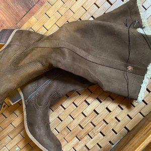 Brown fur lined boots w/ low heel (New-sz 8)